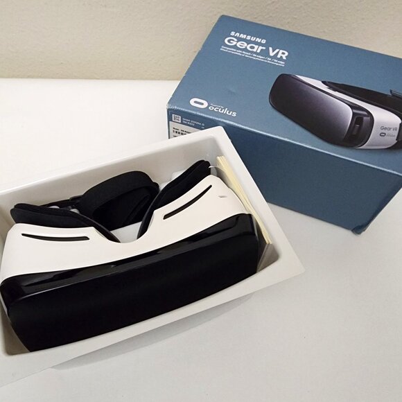 SAMSUNG Gear Oculus VR Headset - NG L2C NEW Collectible RARE - Picture 3 of 7